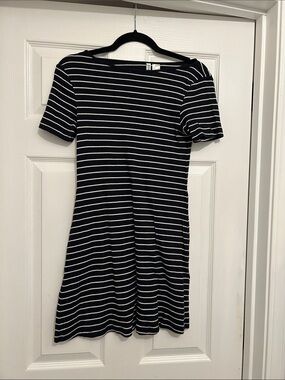 Divided Navy and White Striped Short Sleeve Shift Dress 🤍